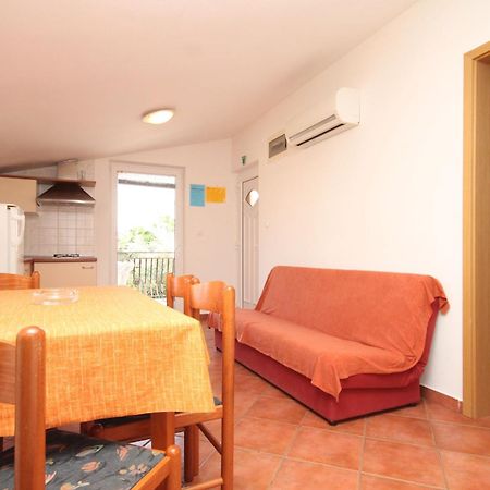 Apartments With A Parking Space Umag - 7039 객실 사진