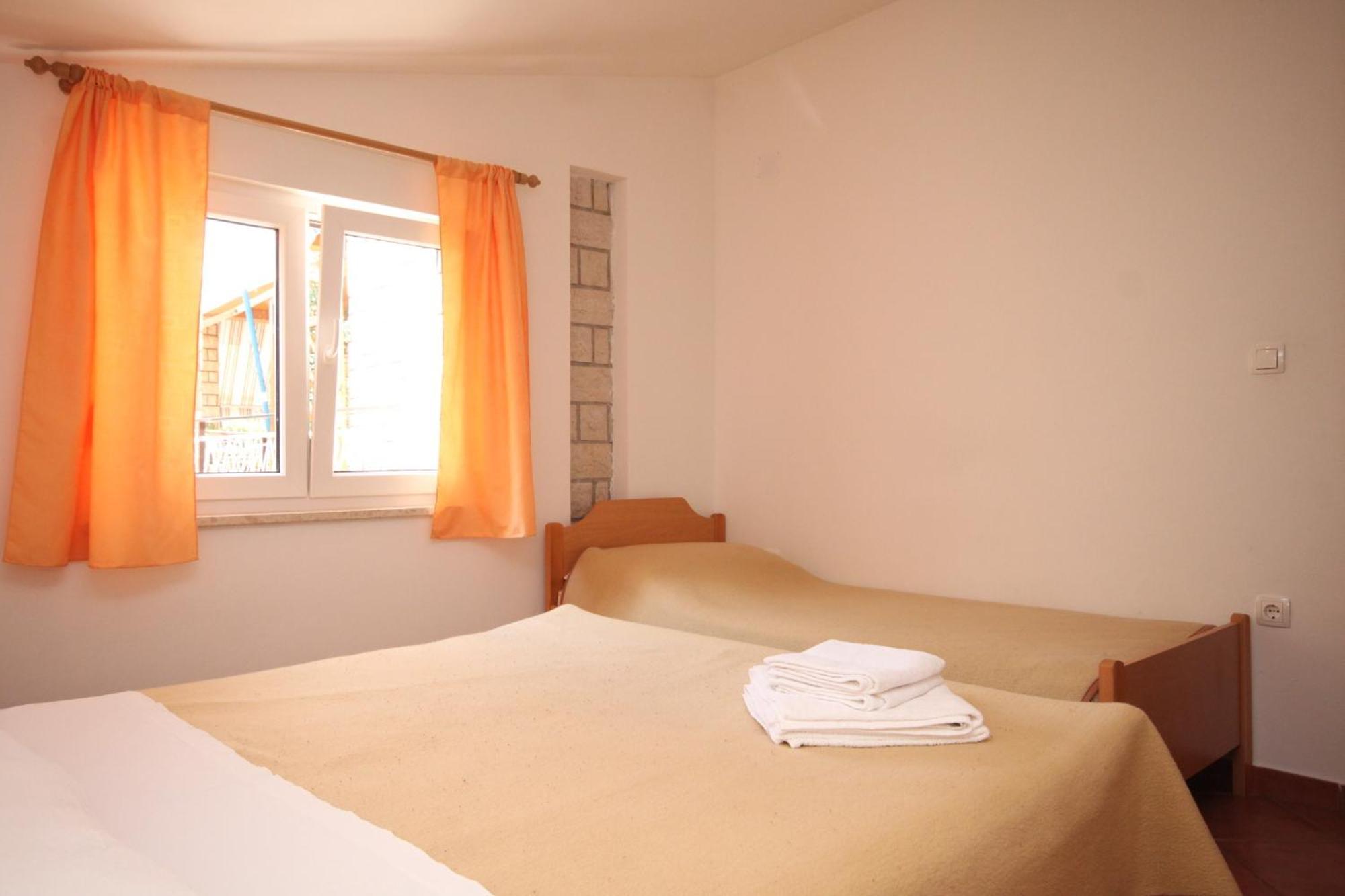 Apartments With A Parking Space Umag - 7039 객실 사진